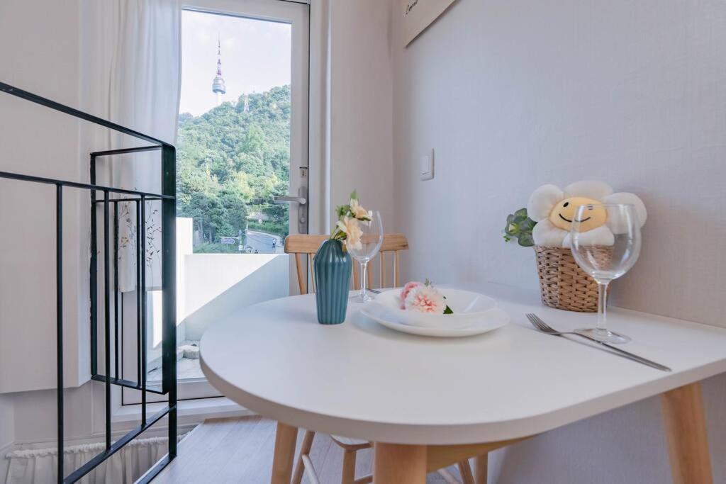 Namsan Tower View - Duplex, 3 2 Bathrooms * Seoul