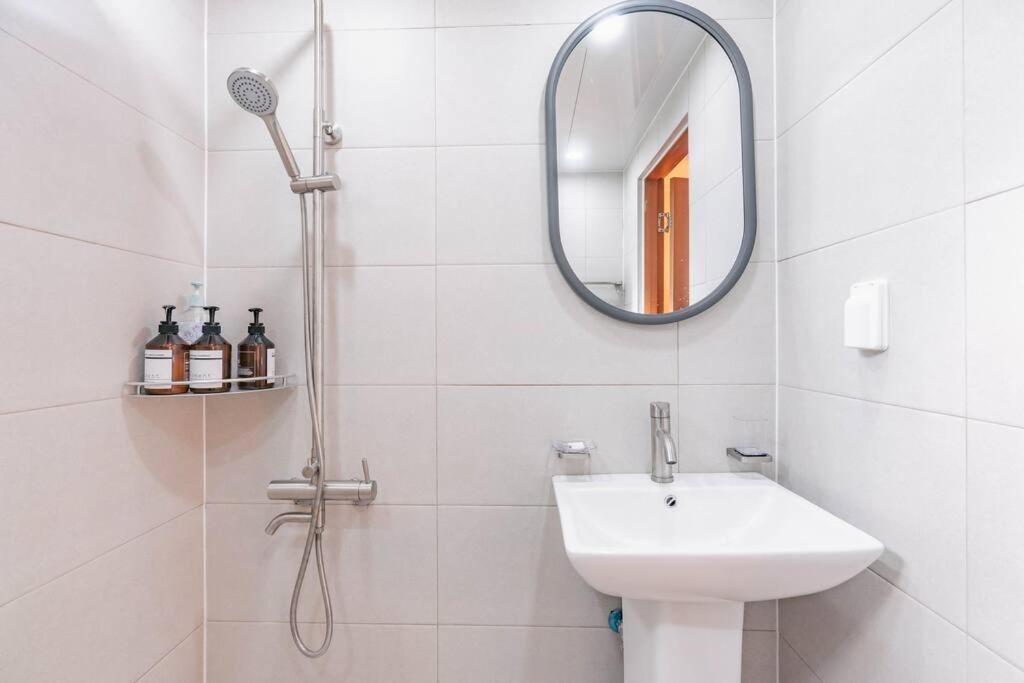 Villa Namsan Tower View - Duplex, 3 2 Bathrooms