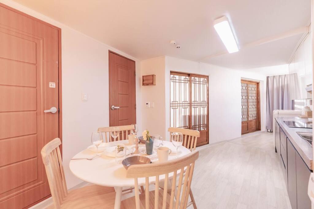 Namsan Tower View - Duplex, 3 2 Bathrooms *