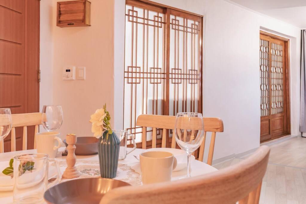 Namsan Tower View - Duplex, 3 2 Bathrooms * Seoul