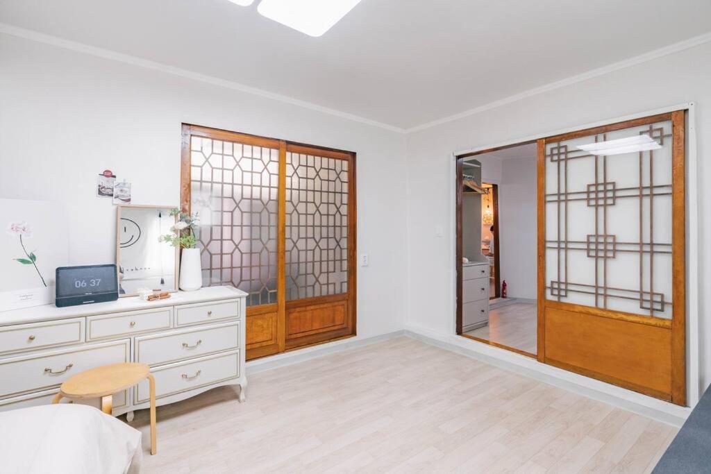 Namsan Tower View - Duplex, 3 2 Bathrooms Villa